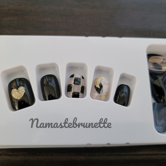 2/$16 Black Glittering Hearts Press On Nails - Picture 8 of 17